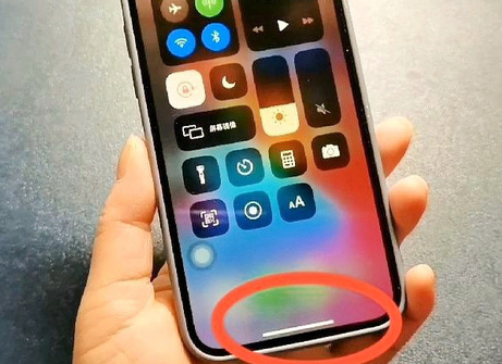 海盐苹海盐果维修站分享如何使用iPhone下方横线进行应用切换